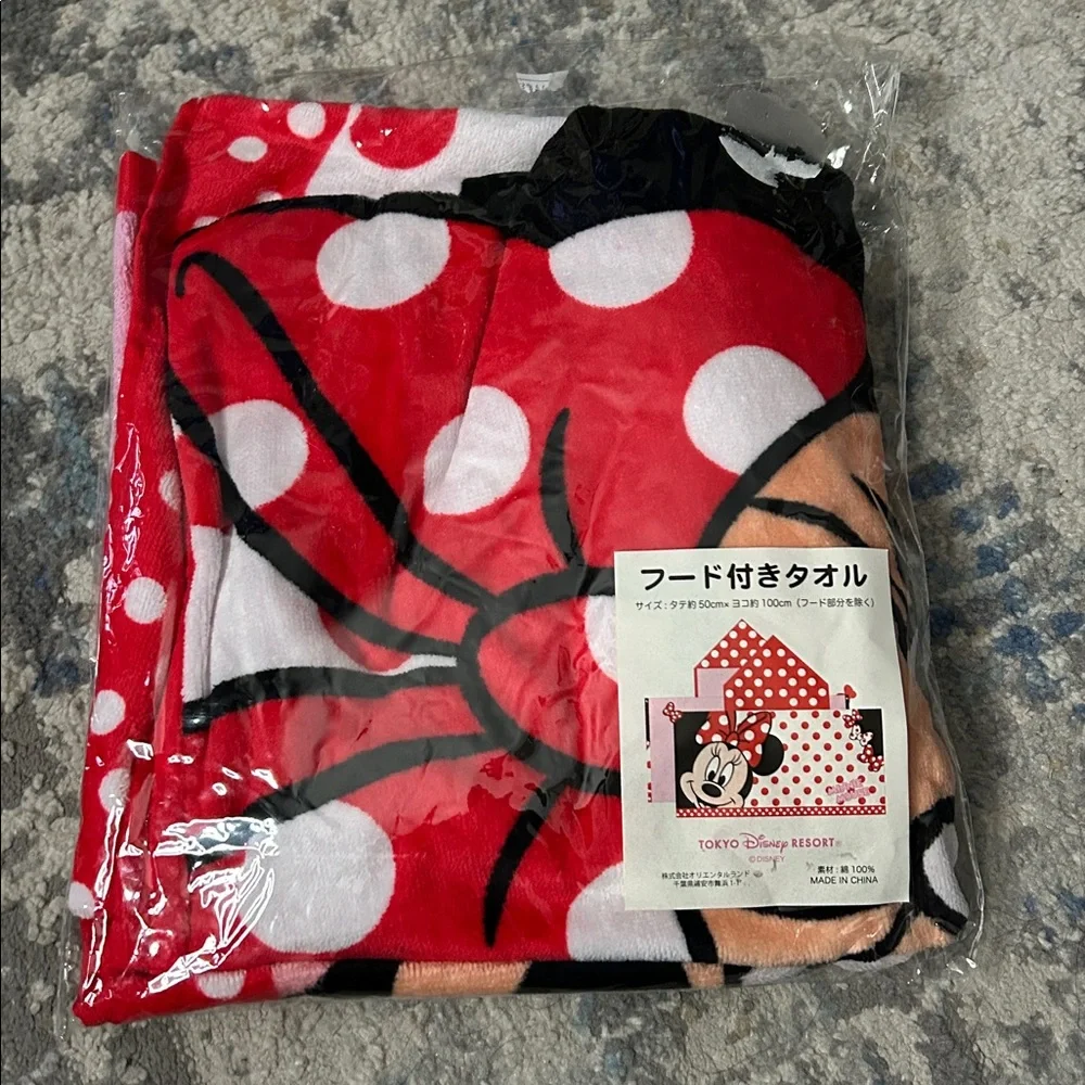 Tokyo Disney Resort Minnie Mouse Hooded Towel Wrap